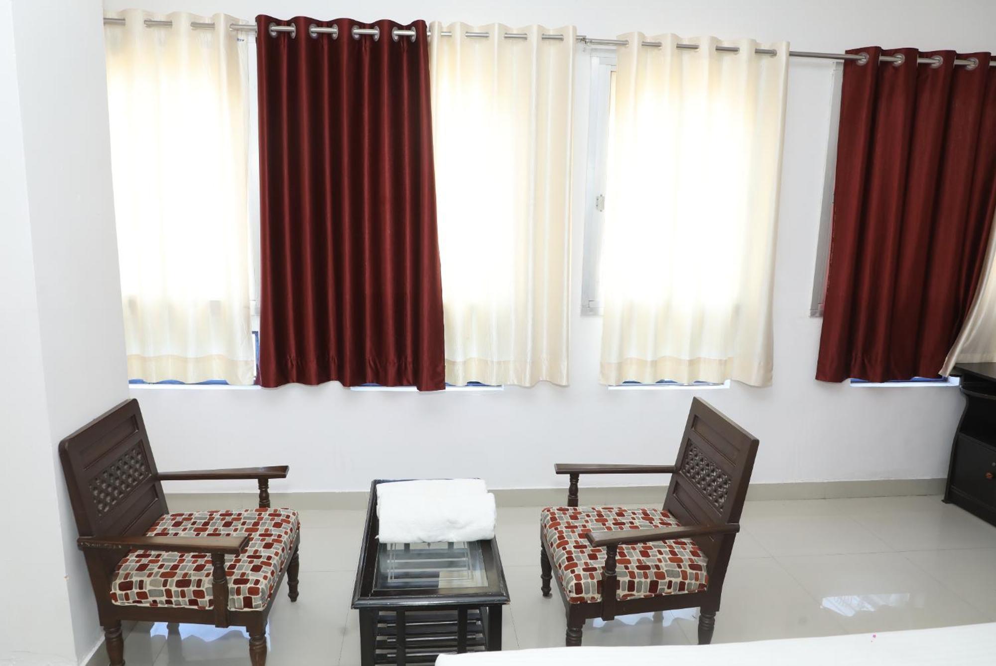 The Mama Hotel - Rooms And Dormitory อุเดเปอร์ ภายนอก รูปภาพ