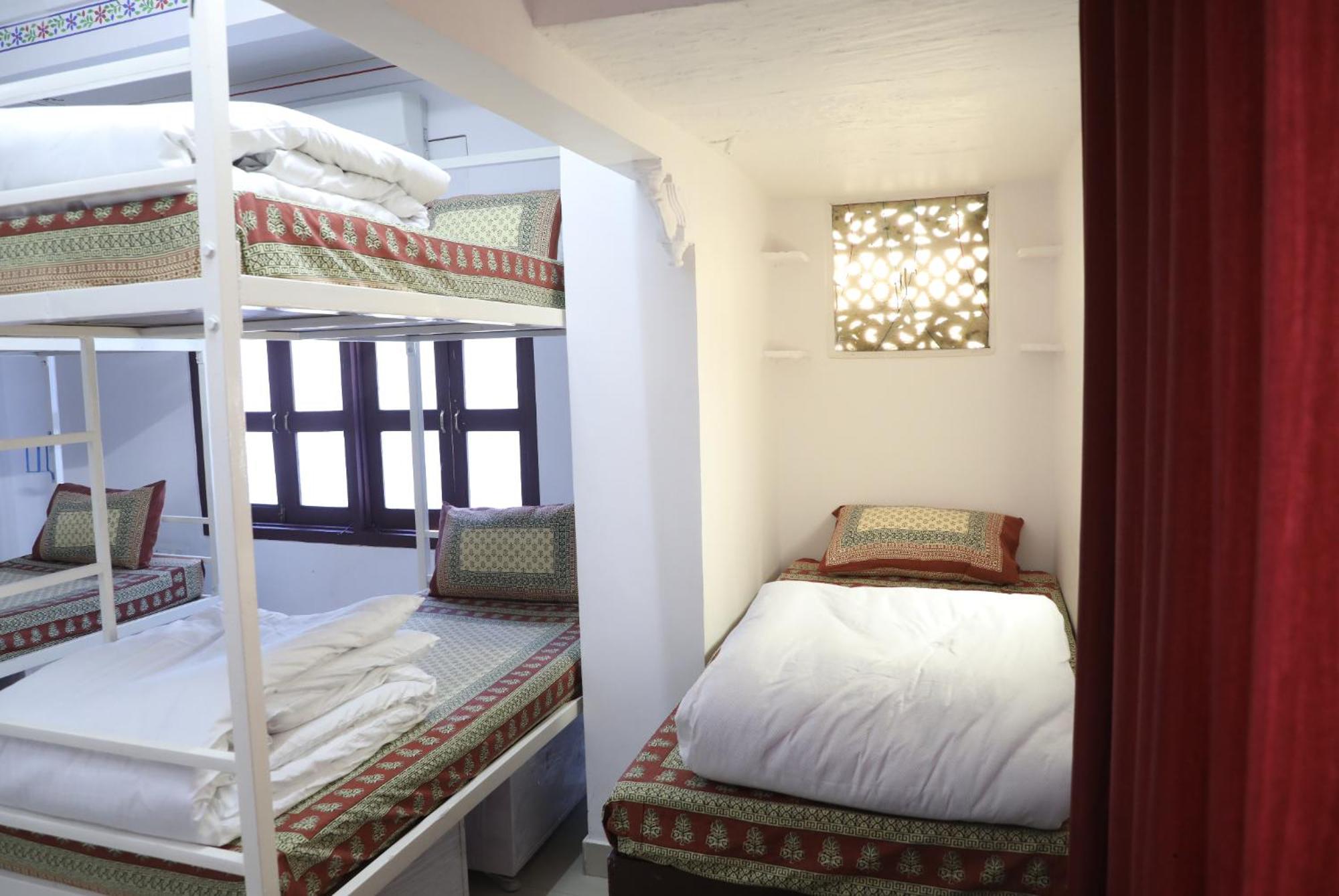 The Mama Hotel - Rooms And Dormitory อุเดเปอร์ ภายนอก รูปภาพ