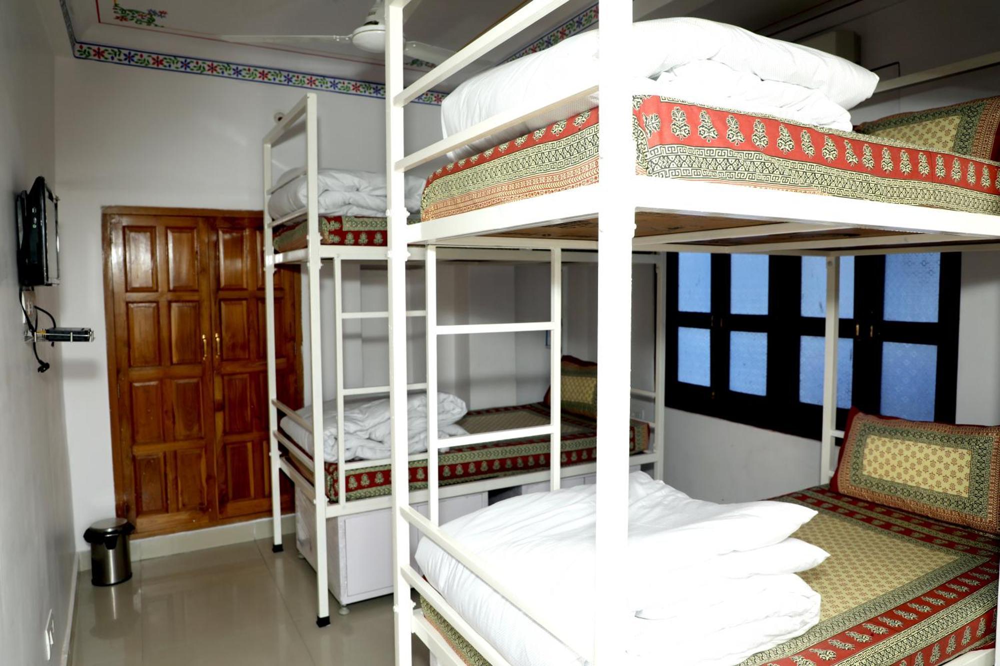 The Mama Hotel - Rooms And Dormitory อุเดเปอร์ ภายนอก รูปภาพ