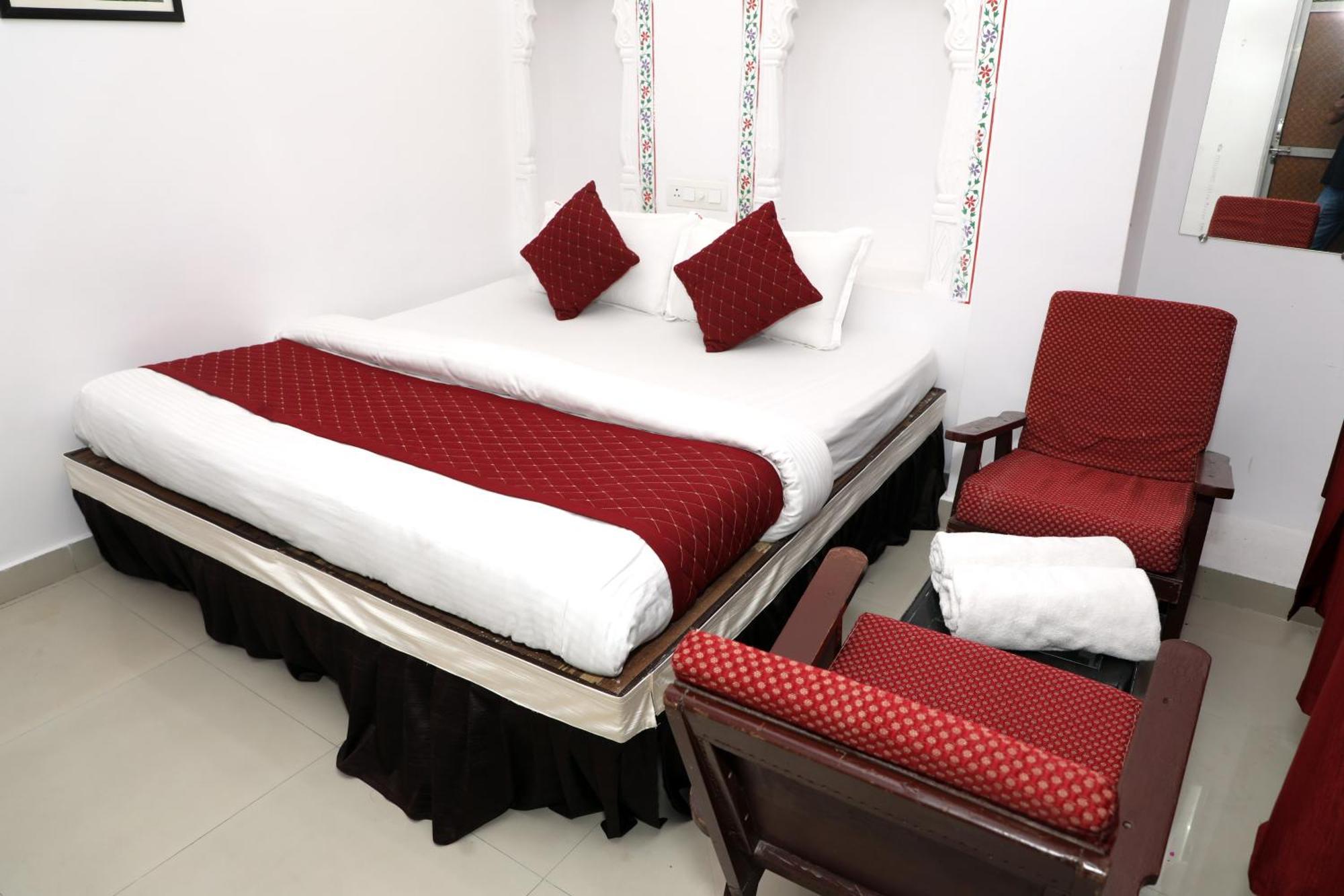 The Mama Hotel - Rooms And Dormitory อุเดเปอร์ ภายนอก รูปภาพ