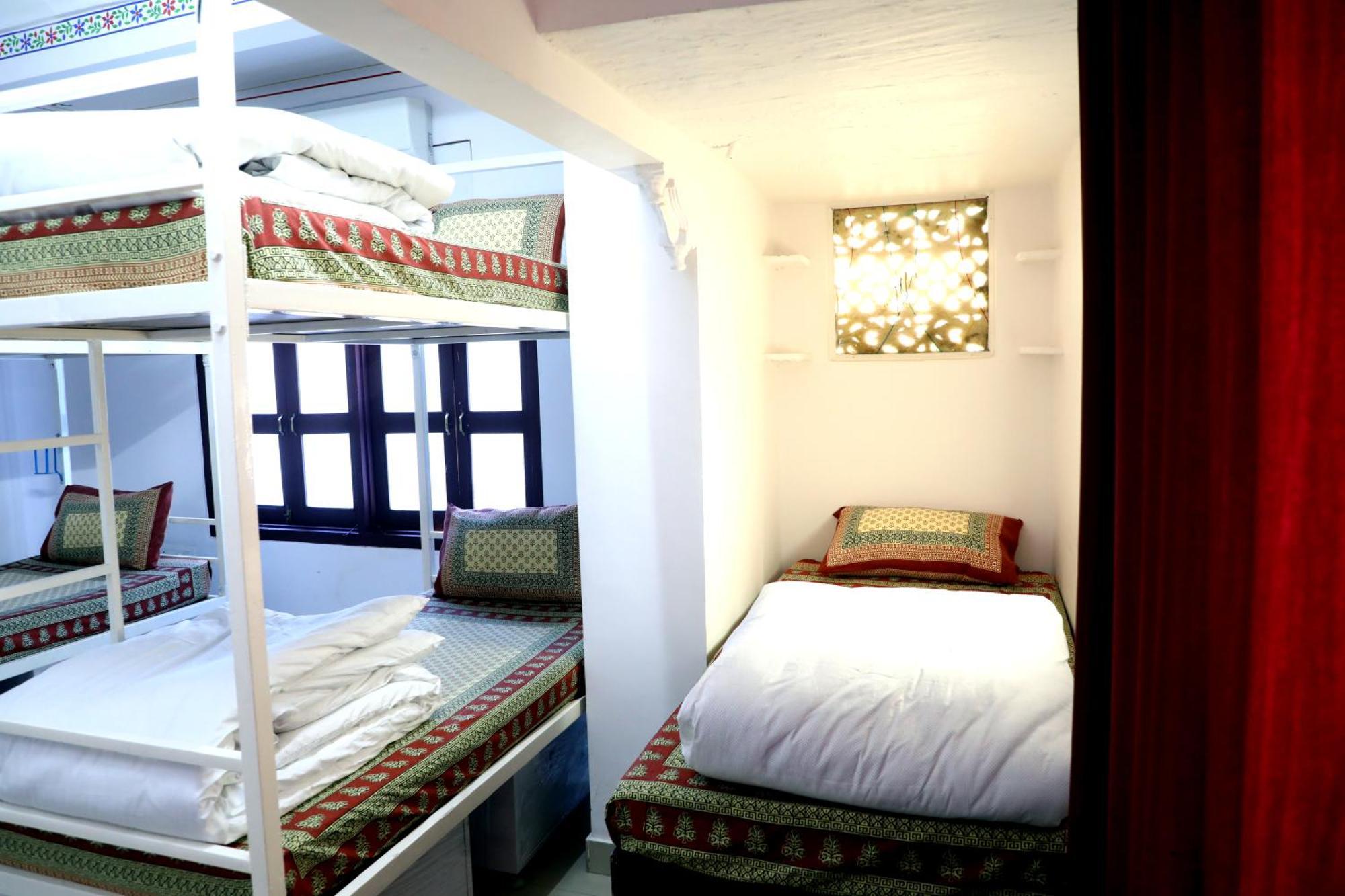 The Mama Hotel - Rooms And Dormitory อุเดเปอร์ ภายนอก รูปภาพ