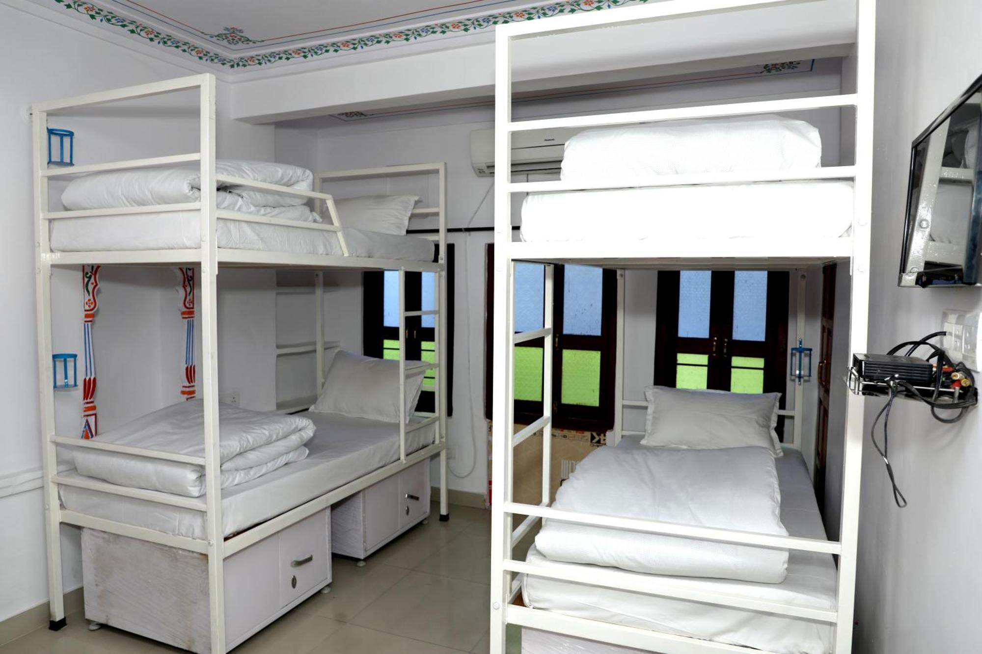 The Mama Hotel - Rooms And Dormitory อุเดเปอร์ ภายนอก รูปภาพ