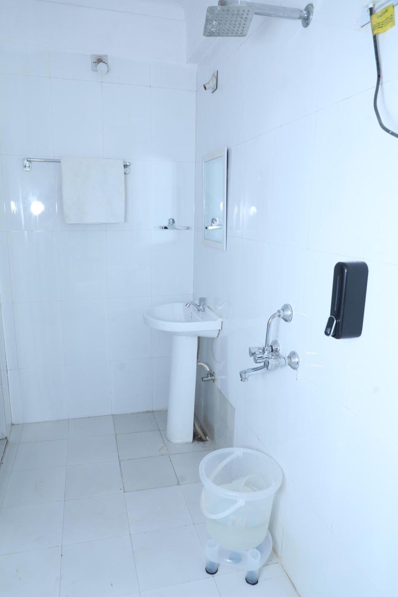 The Mama Hotel - Rooms And Dormitory อุเดเปอร์ ภายนอก รูปภาพ